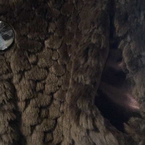 Chocolate brown faux fur coat.  NWOT never worn. - Picture 4 of 6